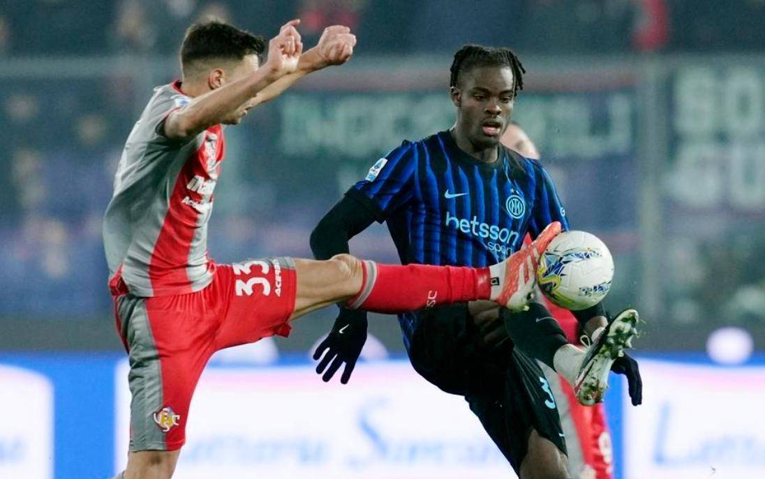 意甲巅峰绞杀！国米3分领跑暗藏致命软肋，米兰单线作战藏逆袭杀招，9轮生死战谁能笑到最后？